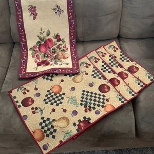 Fruit Runner and 4 Placemats